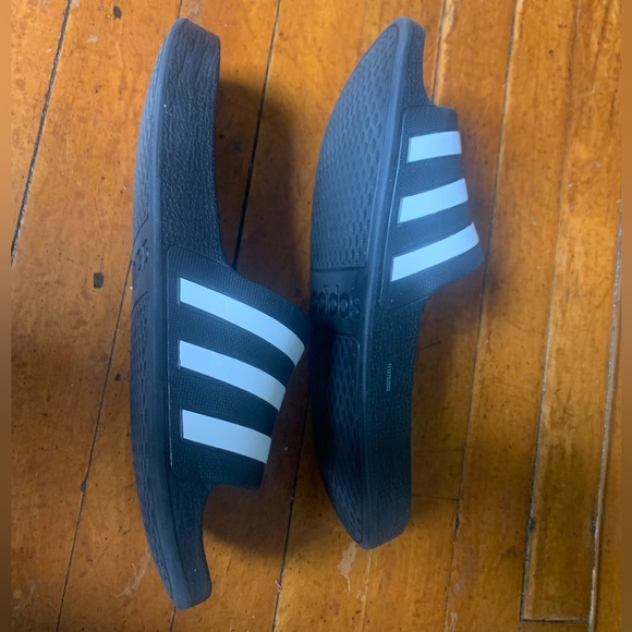 Men’s Adidas slides size 8 Black - Picture 4 of 9